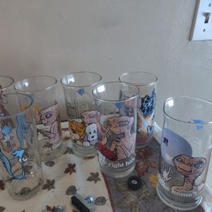 10 vintage E.t , looney toons and star wars glass